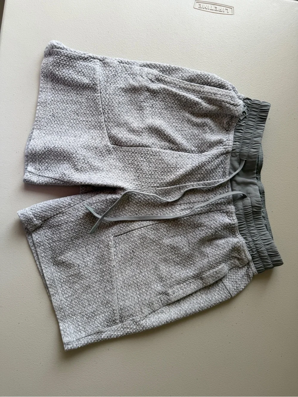 Lululemon mens “Ease The Day Short7” size s